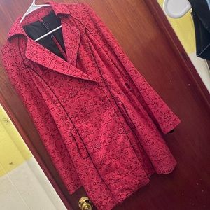W118 Red lace on black trench coat with front pockets, removable belt Size M